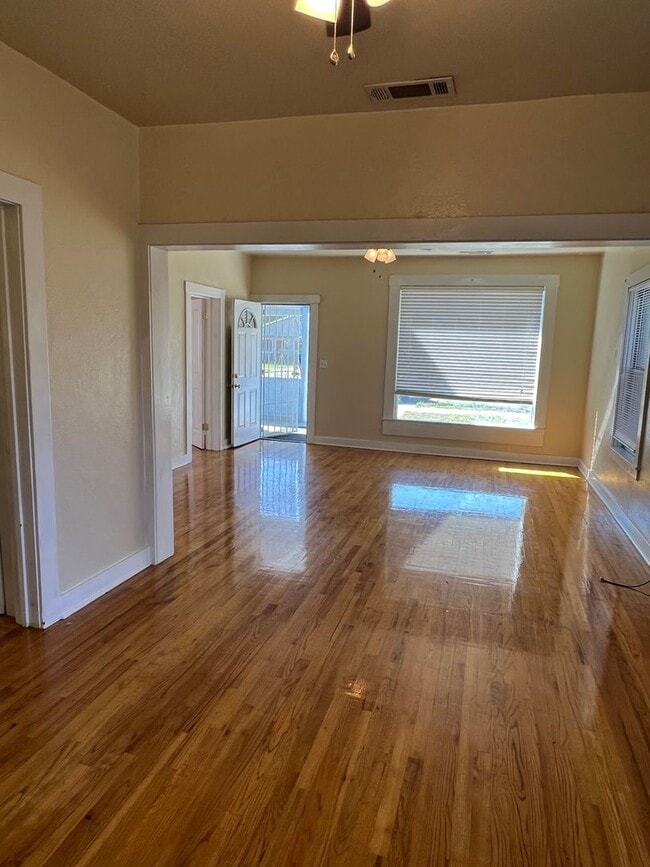 Foto del edificio - 2 Bedroom 1 Bath House For Rent!