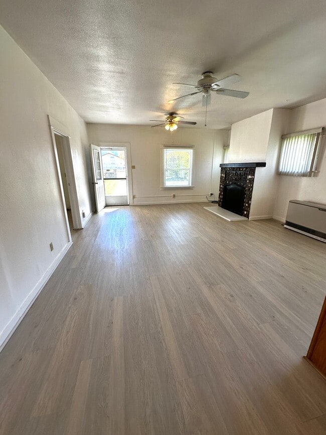 Building Photo - Two bedroom, one bath on west Line Street