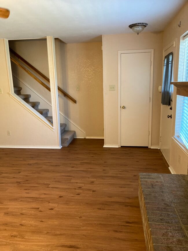 Living room - 505 Pecan Acres Ct