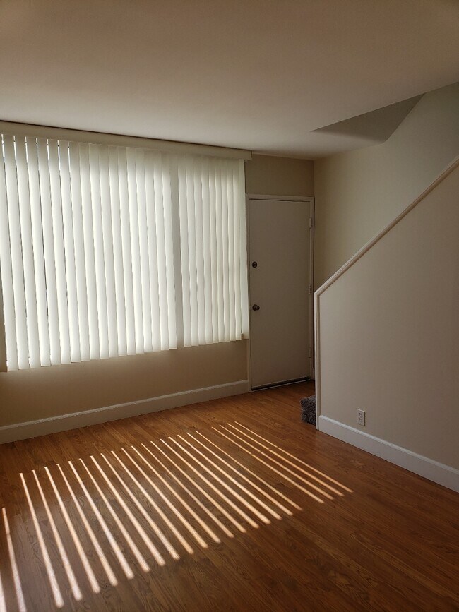Living Room - 4409 Ethel Ave