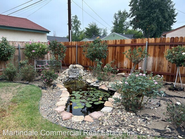 Foto del edificio - 3 br, 1 bath House - 633 N. Vallejo