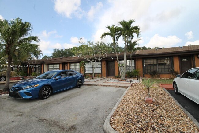 Building Photo - 2331  Azalea Ct  . Pembroke Pines Fl 33026