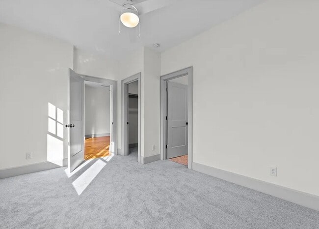 Building Photo - Beautiful 2 bed/2 bath cottage in perfect ...