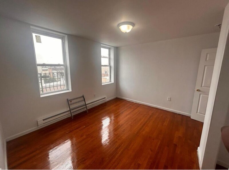 Foto principal - 2703 Central Ave