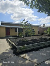 Building Photo - 606 Placid Ln