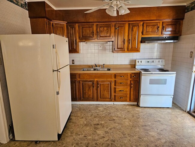 Building Photo - Property with a carport and laundry.