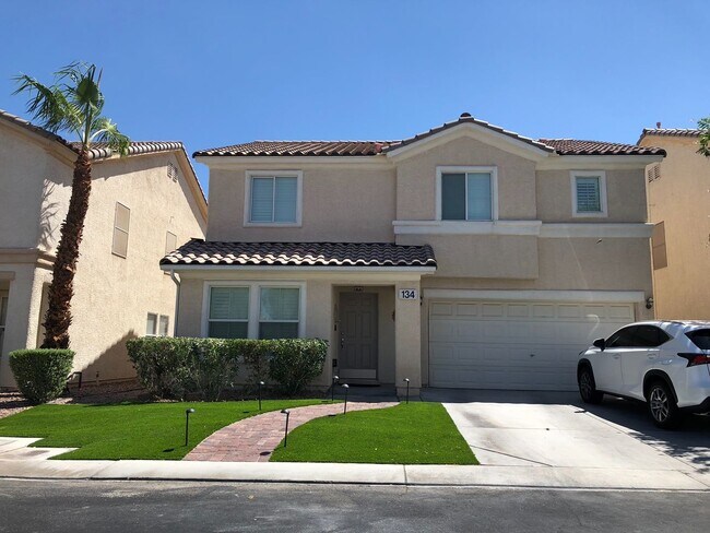 Building Photo - Beautiful home in a golf course and securi...