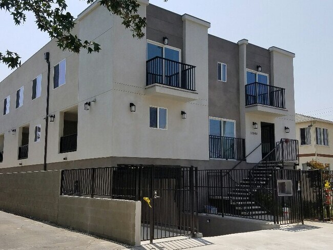 Foto del edificio - 10940 Hartsook St