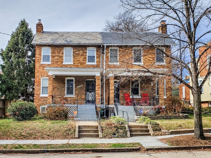 Primary Photo - 4204 10th St NE