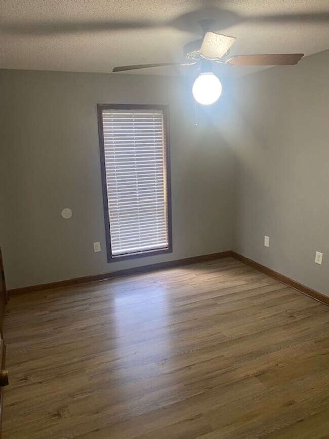 Building Photo - 4 Bedroom 2 Bath Bartlett Home for Rent.