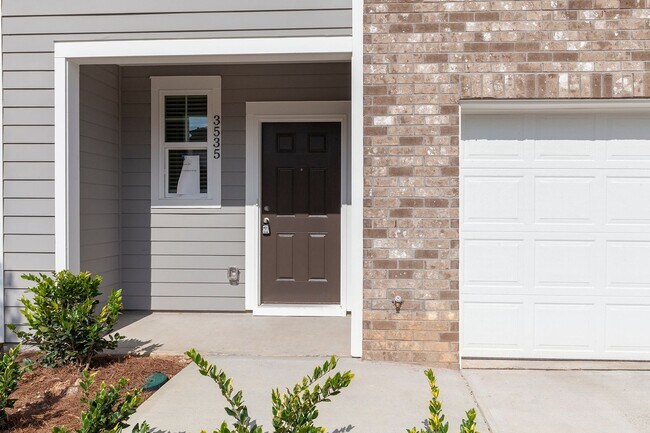 Foto del edificio - Newly Constructed 3/2.5 Townhome w/ Privat...