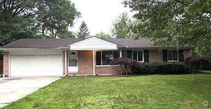 Building Photo - 3304 Maple Dr