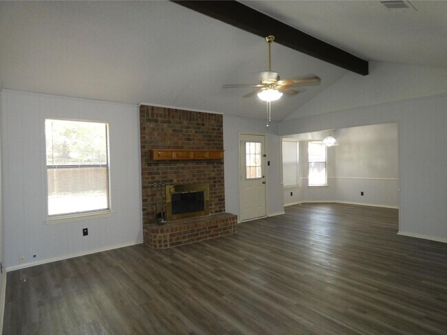 Foto del edificio - 7528 Maple Hill Rd