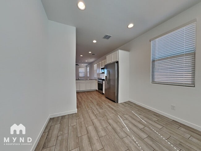 Foto del edificio - 438 E Diamond Dr