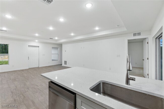 Foto del edificio - 919 Hepburn Ave