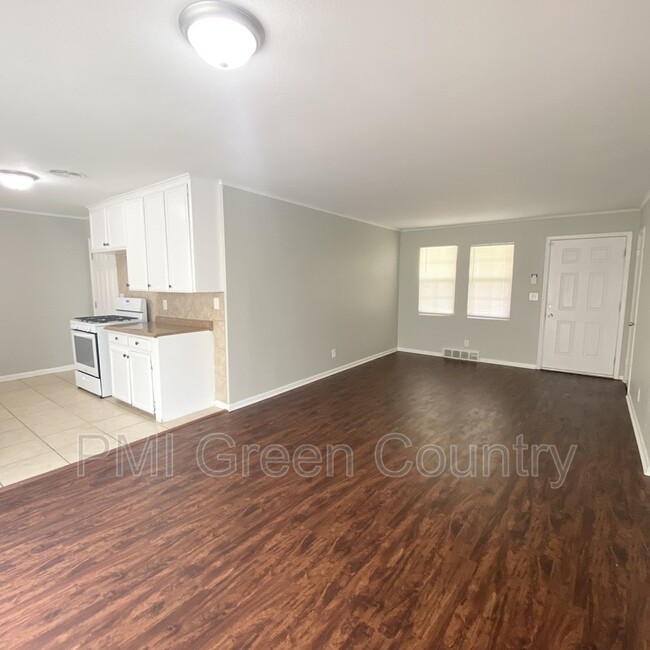 Foto del edificio - 1544 E 53rd St N