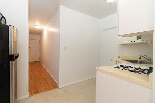 Building Photo - 327 E 92nd St