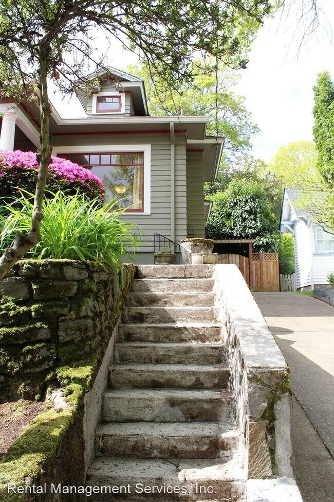Building Photo - 4 br, 1 bath House - 3324 NE Peerless Pl