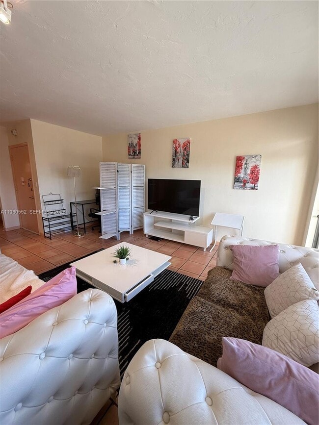 Foto del edificio - 1480 Euclid Ave