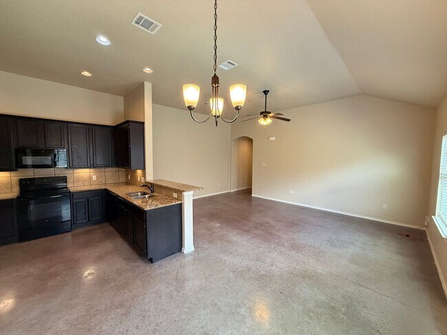 Foto del edificio - 3bd 2ba Duplex in Prime Location