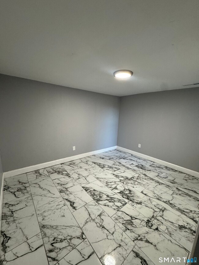 Building Photo - 231 Davenport Ave