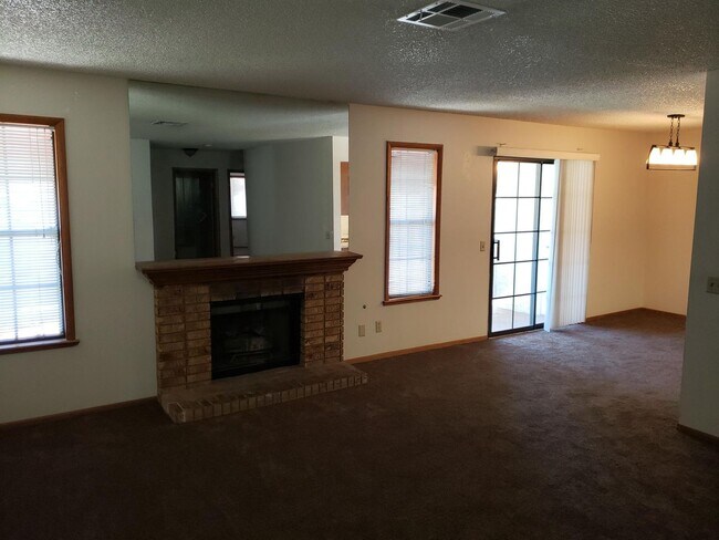 Building Photo - 6643 W Tropicana Ave