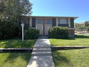 Building Photo - 1214 E Siesta Dr