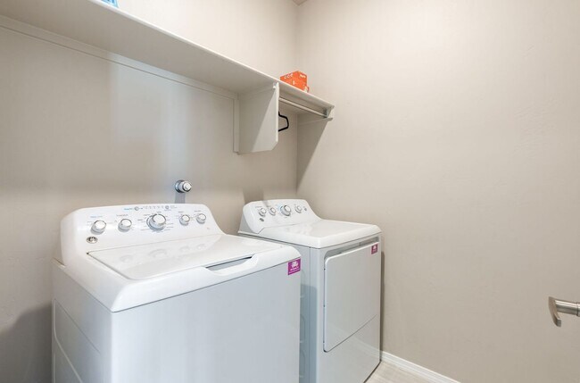 Foto del edificio - 2313 Melon Ridge Loop NE