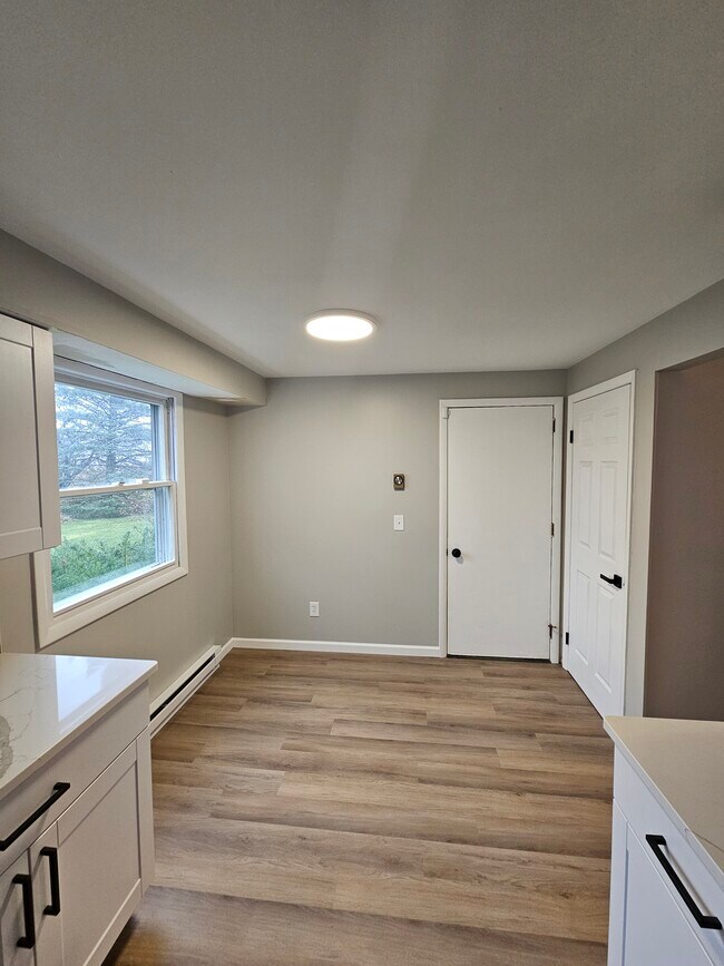 Building Photo - 16 Highview Dr
