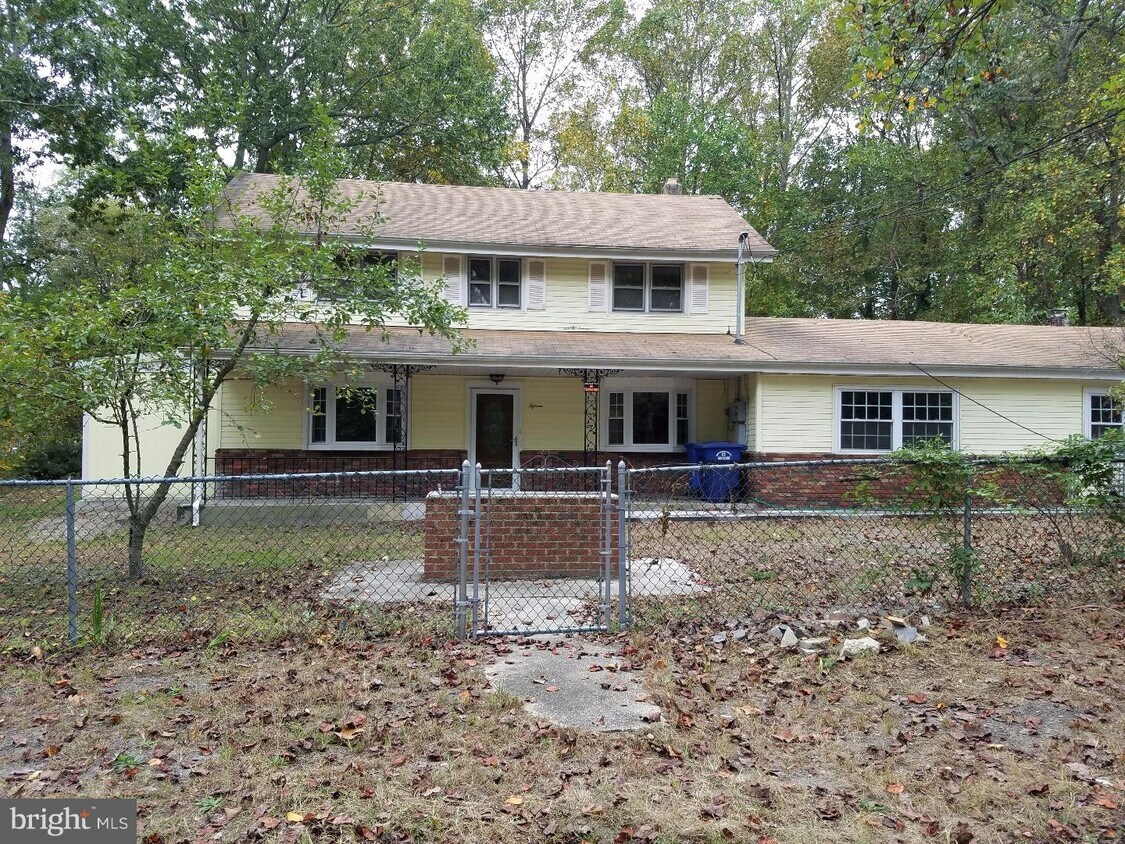 Primary Photo - 15 Pear Ave