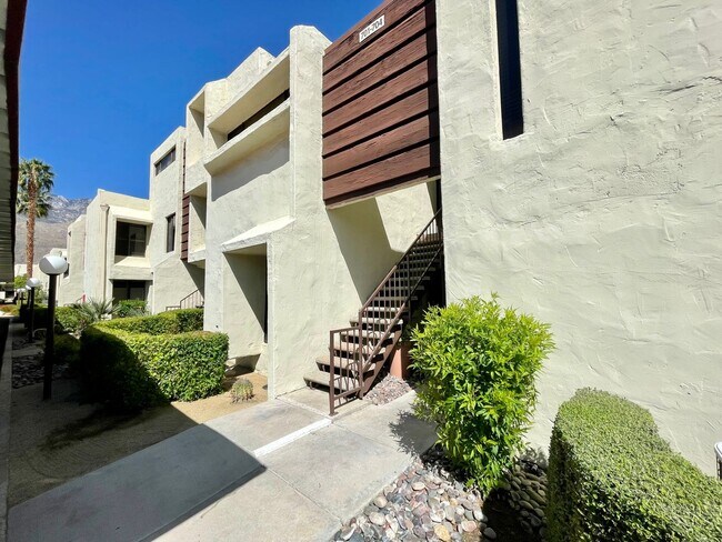 Building Photo - AVAILABLE NOW! 1 Bedroom/ 1 Bath Condo in ...