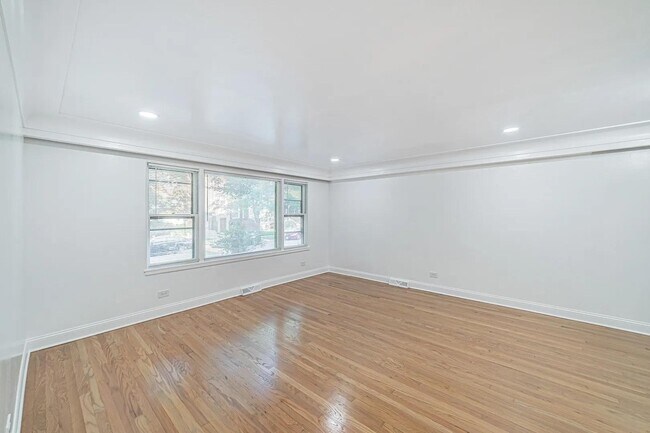Foto del edificio - 7530 N Oakley Ave