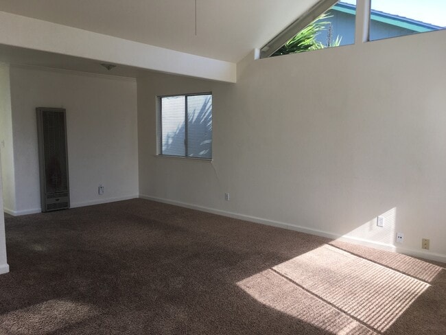 Foto del edificio - 3 bedroom 2 Bath House with 2 car garage in Rohnert Park