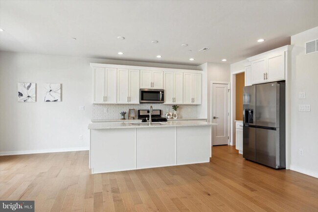 Building Photo - 15 Tamarack Cir