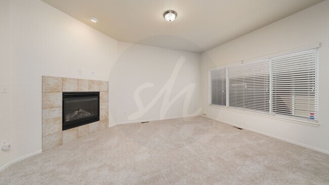 Foto del edificio - End-unit townhome in Soaring Eagles