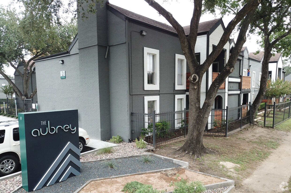 The Aubrey Apartments in Houston, TX