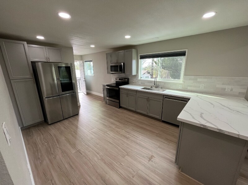 1860 Point View Dr, Placerville, CA 95667 Room for Rent in