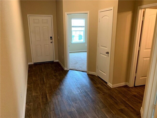 Building Photo - 160 Cherry Blossom Dr