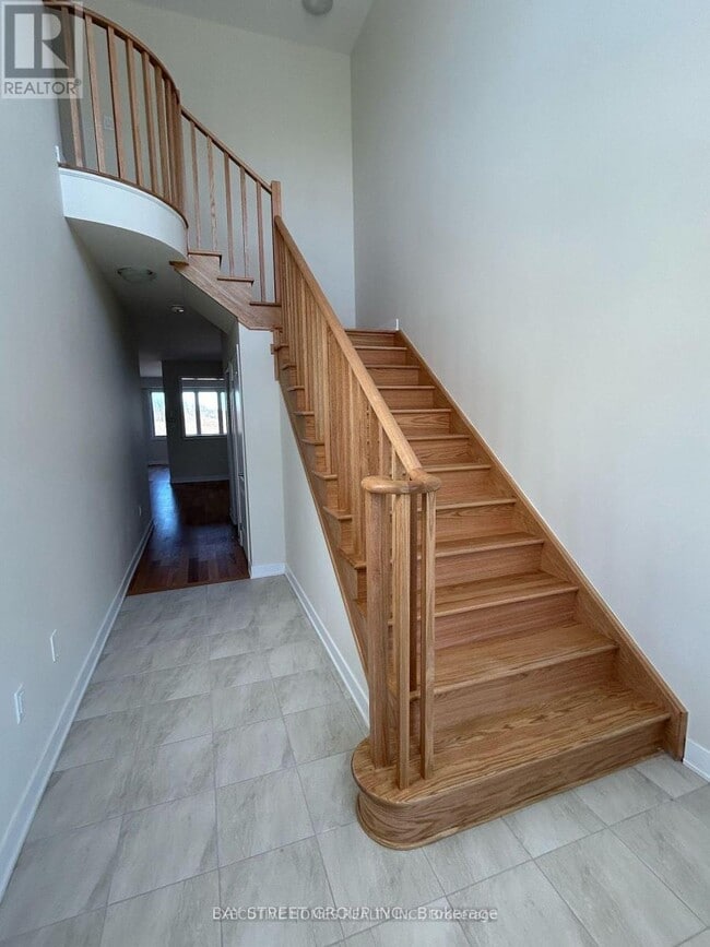 Building Photo - 26 Aviron Cres