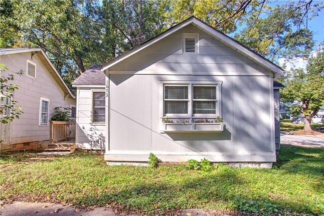 Building Photo - 1673 John Calvin Ave