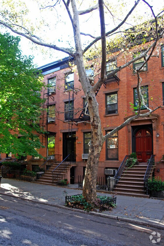 Foto principal - 134 Pacific St