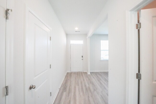 Building Photo - 158 Kraft Kove