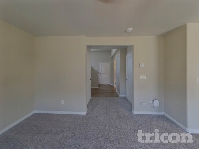 Building Photo - 10865 Aliso Dr