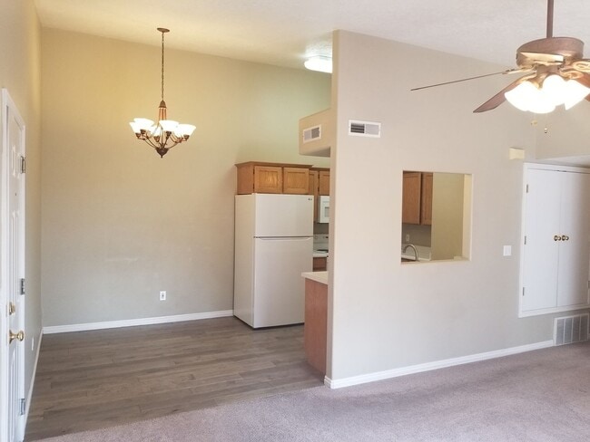 Building Photo - 3 Bed, 2 Bath in Orem - with pool access!