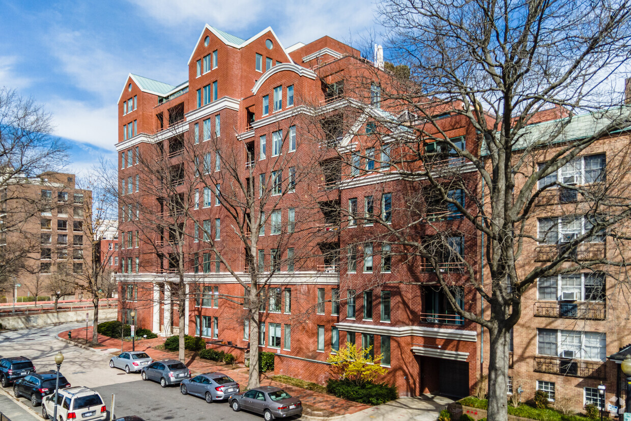 955 26th St NW - The Griffin Condominium