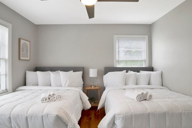 Foto del edificio - 129 Shell Rd Pl