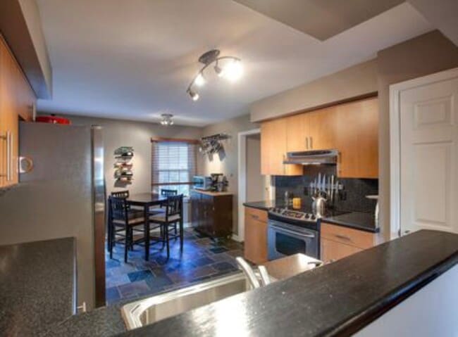 Building Photo - 232 N Clematis Ct