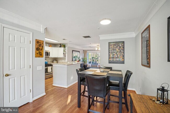 Foto del edificio - 3842 Clore Pl