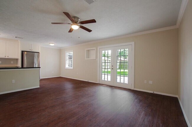 Foto del edificio - 4205 Ember Ln