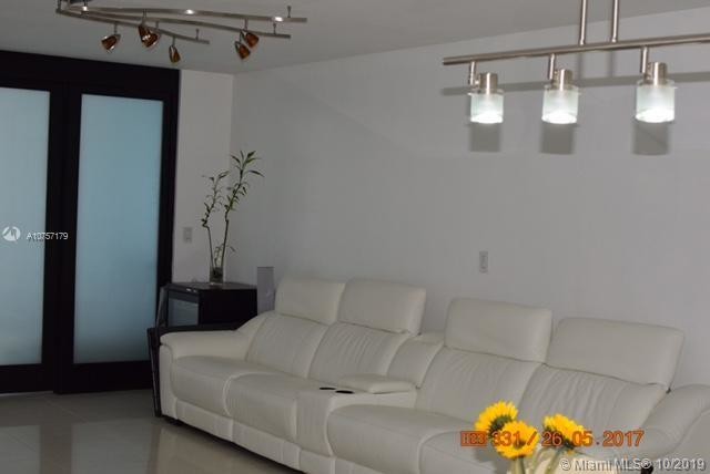 Building Photo - 5005 Collins Ave